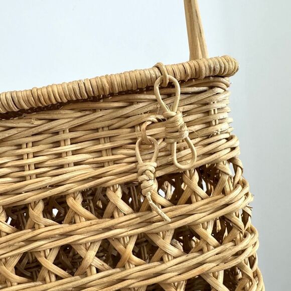Vintage Wicker Picnic Basket with Beverage Wine Bottle Holder - Picture 7 of 8